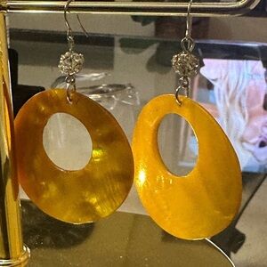 Capiz shell soft yellow round shaped earrings with French wire for pierce ears